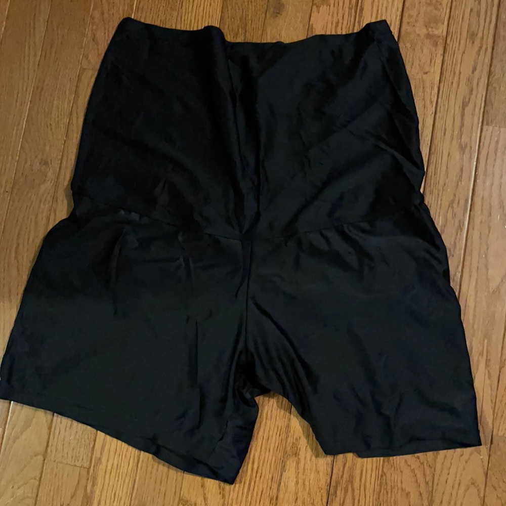 Maternity swim shorts
